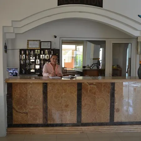Lavinia Hotel 3*